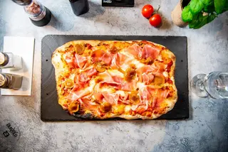 Pinsa Prosciutto e Funghi porcini