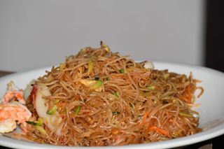 207. Spaghetti di riso con frutti di mare