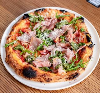 Піца з прошуто