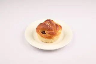 Булочка с вишней (90г)