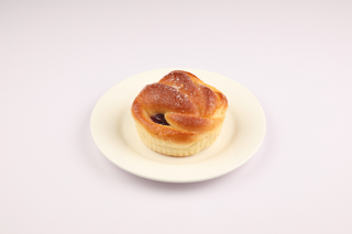 Булочка с вишней (90г)