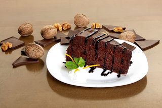 Tort cu blat de nuci și ciocolată