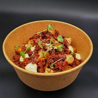 Papas Locas Con Chorizo Y Salsa Brava