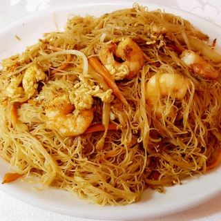 Fideos De Arroz Frito Tres Delicias