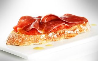 Tosta De Jamón Ibérico Con Tomate