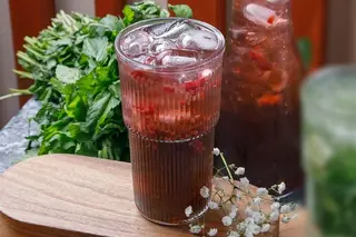 Құлпынай қосылған Блю курасащ сусыны/Блю Кюрасао с клубникой