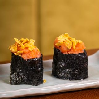 Gunkan salmone e nachos