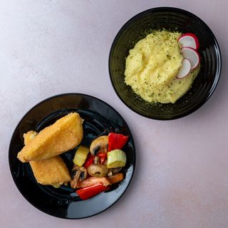 Obrok pohovani kačkavalj uz dodatak slatkiša ili pića