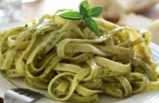 Tagliolini al pesto di basilico e pinoli