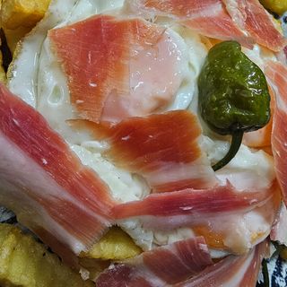 Huevos Rotos con Jamón 