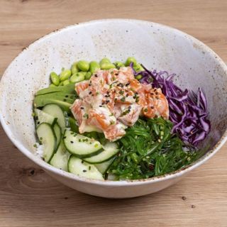 Poke salmón