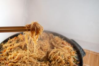 37. Spaghetti saltati con verdure