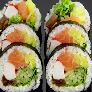 -Łosoś surowy/krab/warzywa/majonez