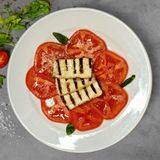 Halloumi la Gratar cu Rosii Proaspete