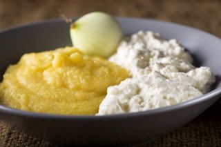 Mamaliguta cu branza si smantana