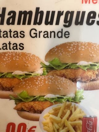 3 Hamburguesas De Pollo + Patatas + Refresco (2 Lt.)