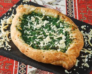 Chaczapuri Adżarskie Szpinak i Ser