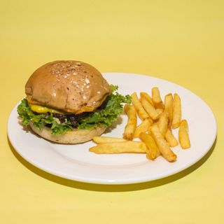 Beef Cheese Burger with Chips
