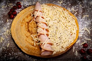 Палачинка с пилешко филе и кашкавал (210г)