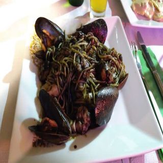 Espagueti Negro Con Frutos Del Mar