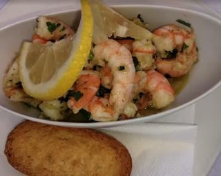 Camarão Salteado com Alho