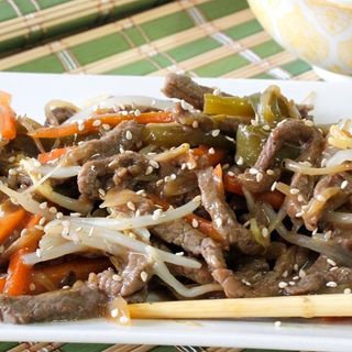 Ternera con brotes de soja