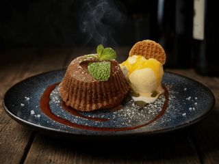 Шоколадний фондан з морозивом (200g)