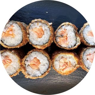 95. Mini Rollo Frito Con Salmón (8 Uds.)