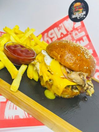 Чікен бургер з яєчнею (250г)