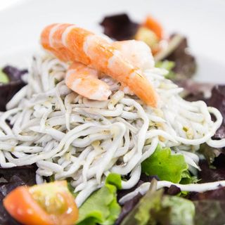 Ensalada templada de Mayulas y langostinos 