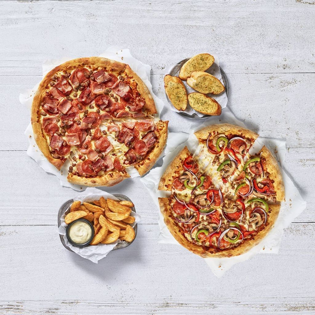 2X1 en Pizza mediana (esp) + Pan de ajo (4 uds) + Patatas Grill