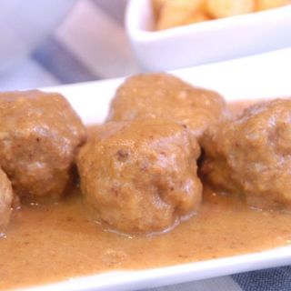 Albóndigas En Salsa De Almendras