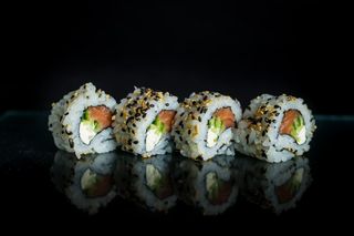 Урамаки сьомга (4бр-120г)