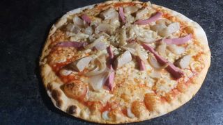 Pizza Grande Frankfurt & Bratswurst