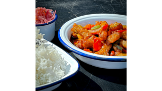 WIEPRZOWINA z ananasem w sosie słodko-kwaśnym