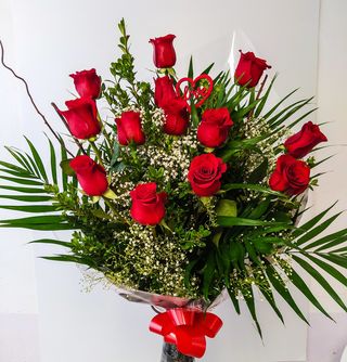 Ramo 12 rosas rojas