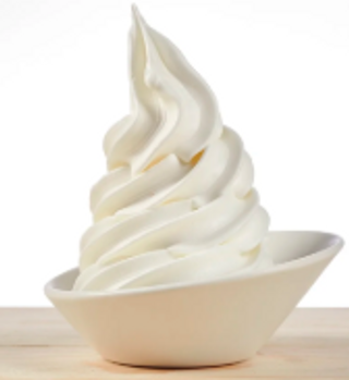 Yogurt variegato con cioccolato e smarties