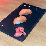 NIGIRI SALMON  2 PCS