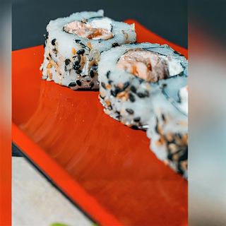 Uramaki Ura Spicy Salmão (8 Unidades)