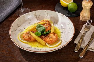 Somon in sos de lamaie