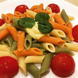 Цветные макароны с сыром