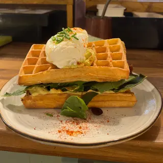 Waffles Con Hummus De Aguacate
