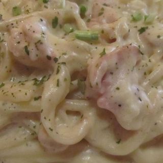 Espaguetis a la crema con jamón