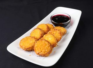 Хрупкави топени сирена със сладко от боровинки (220г)