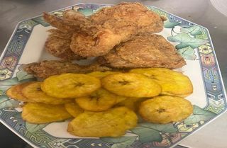 Plato Combinado De Pica Pollo Con  Patacon