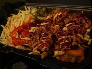 Тарілка з нагетсами