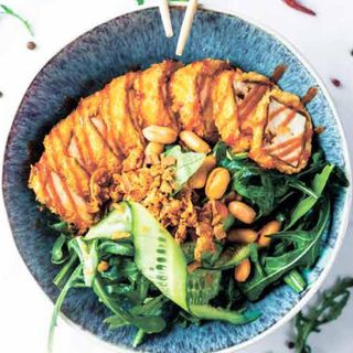 Арнайы ұнтаққа аударылып қуырылған тофу/Тофу жареный в панировке