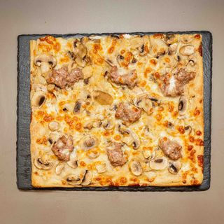Teglia Funghi e salsiccia