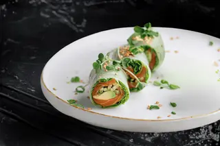 Roll fără orez cu somon