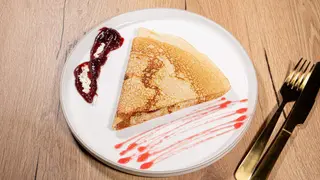 Clatita cu dulceata si crema de branza + Coca Cola